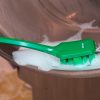 Cepillos de mano comercializado por MetalPlastics SAS