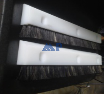 CEPILLOS BARREDORES O ACOMODADORES DE PRODUCTO desarrollados por MetalPlastics SAS